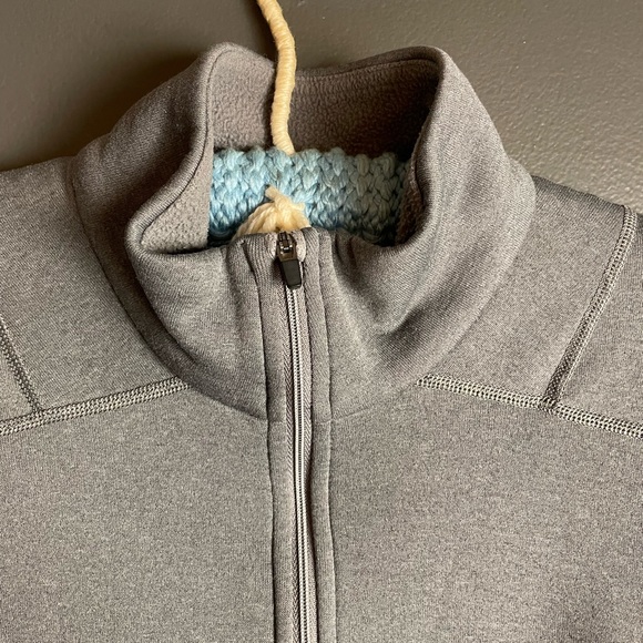 694. Patagonia Gray Zip Fleece - Picture 6 of 9